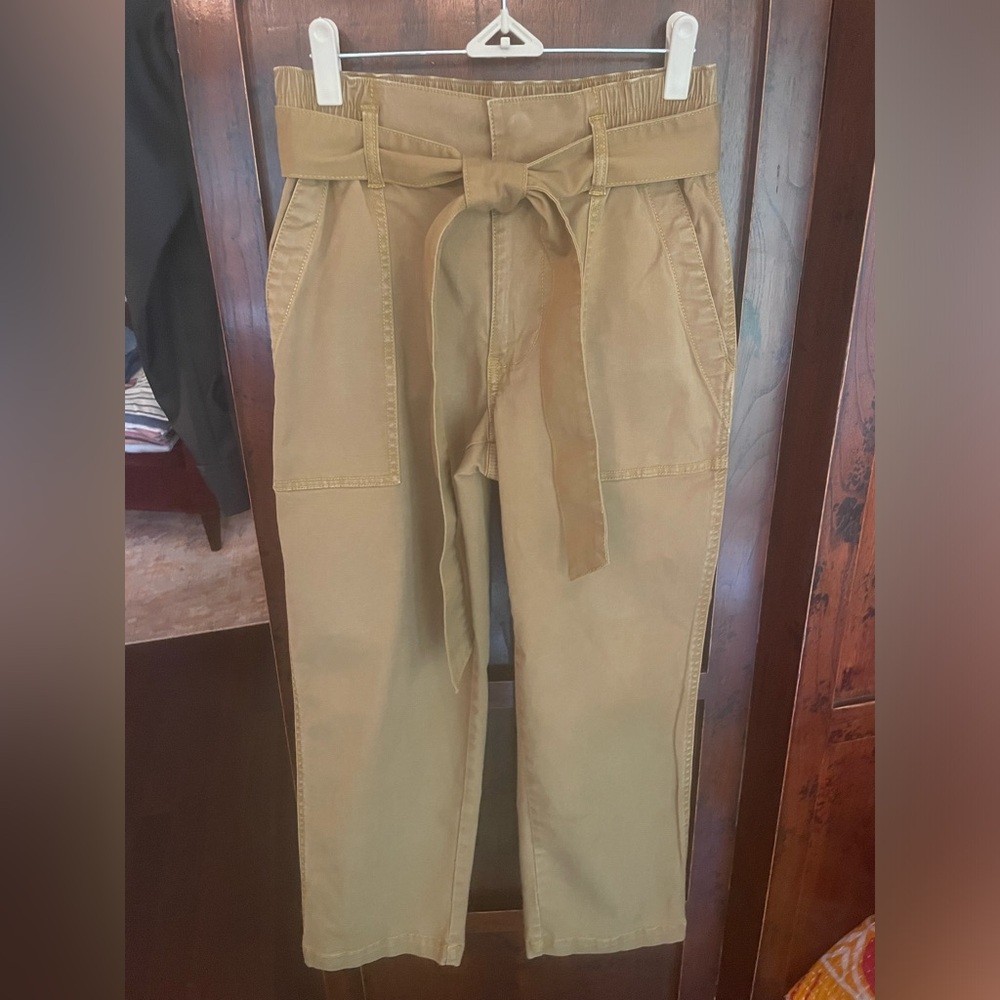 Cabi ankle chinos w self belt and a titched pockets.